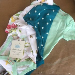 NWT 4 pack girls 0-3M short-sleeve body suits